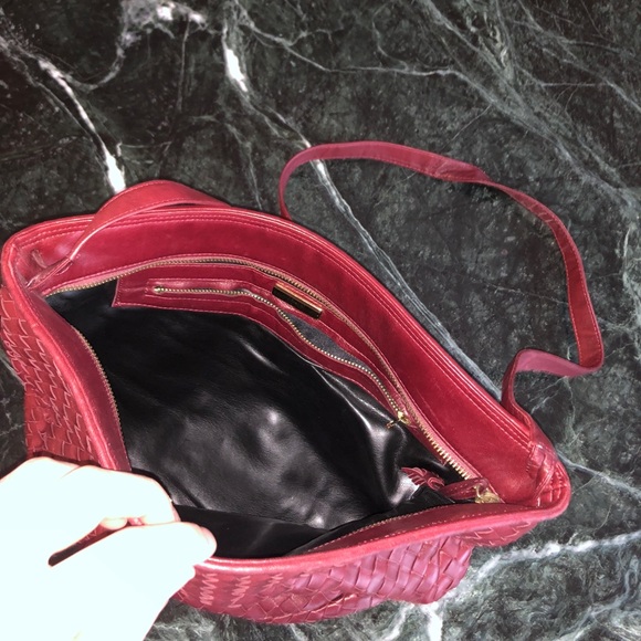 AUTHENTIC Bottega Veneta Crossbody - Picture 2 of 4